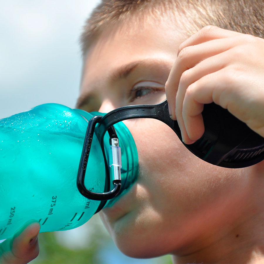 Botellas de agua infantiles: cómo elegir la mejor para tu peque